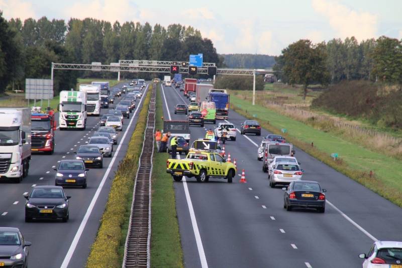 Auto botst achter op bestelbus