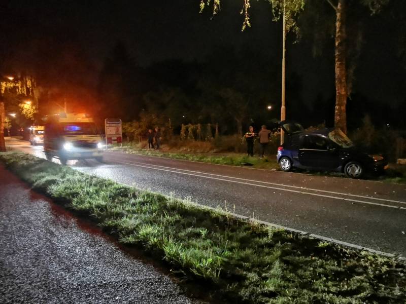 Gewonden na eenzijdig ongeval tegen boom