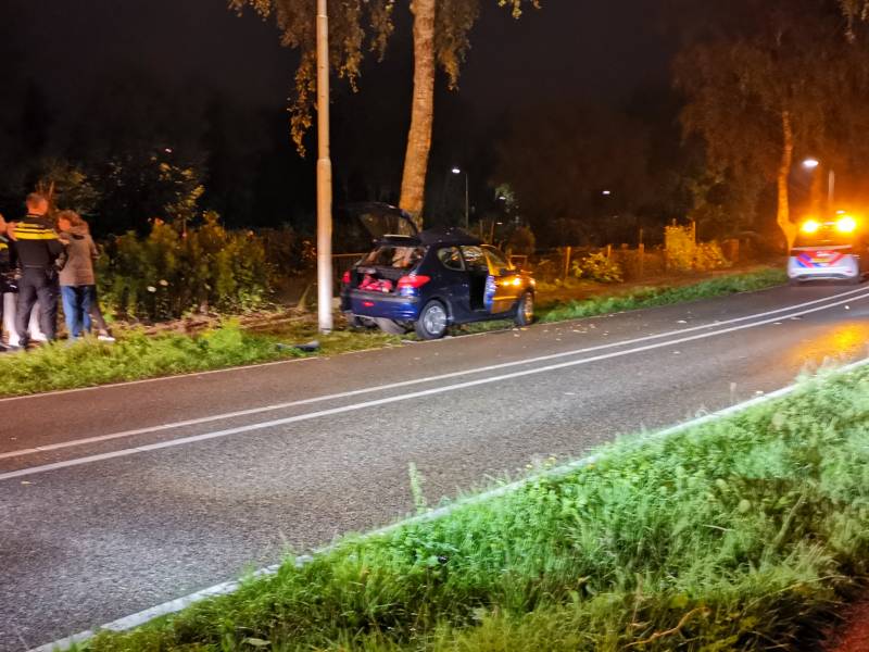 Gewonden na eenzijdig ongeval tegen boom
