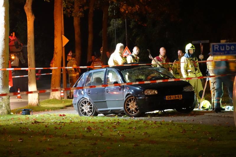 20-jarige bestuurder uit Harskamp overleden bij ongeval tegen boom