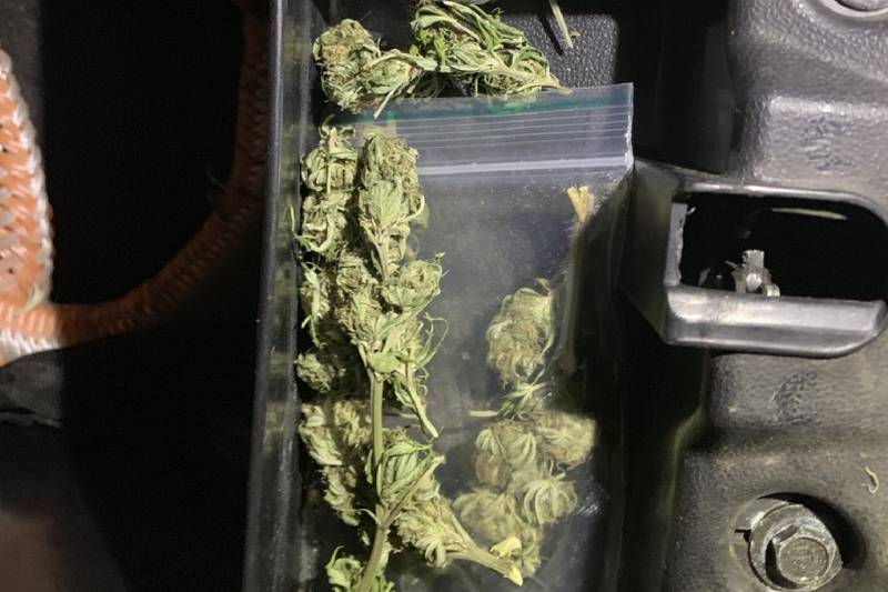 Scooterrijder met hennep, coke en veel cash aangehouden