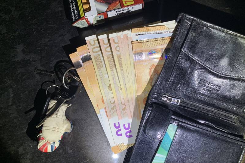 Scooterrijder met hennep, coke en veel cash aangehouden