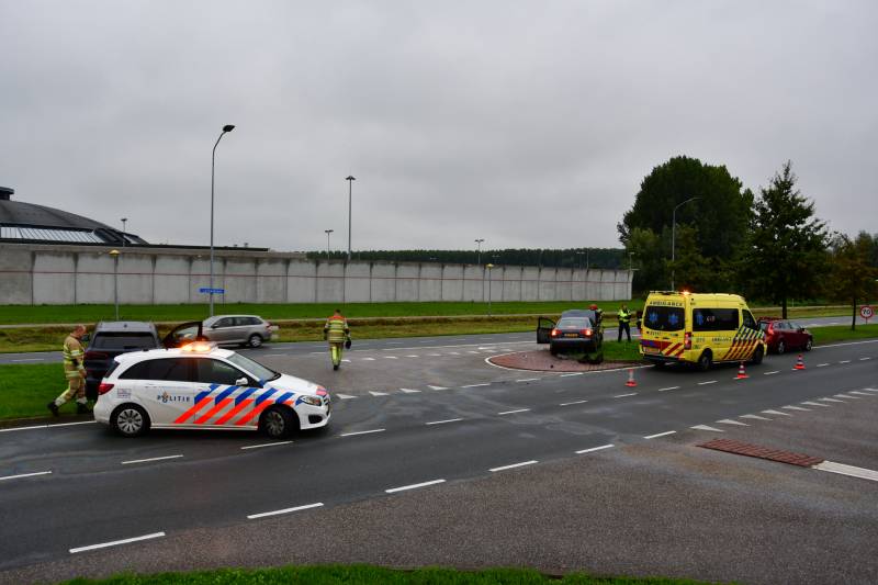 Enorme schade na ongeval met twee auto's