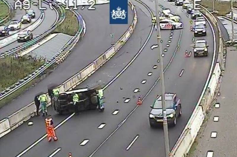 Snelweg dicht na ongevallen