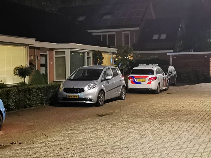 Overleden persoon aangetroffen, politie doet onderzoek