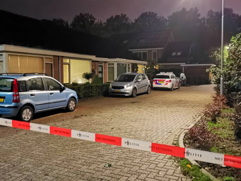 Overleden persoon aangetroffen, politie doet onderzoek
