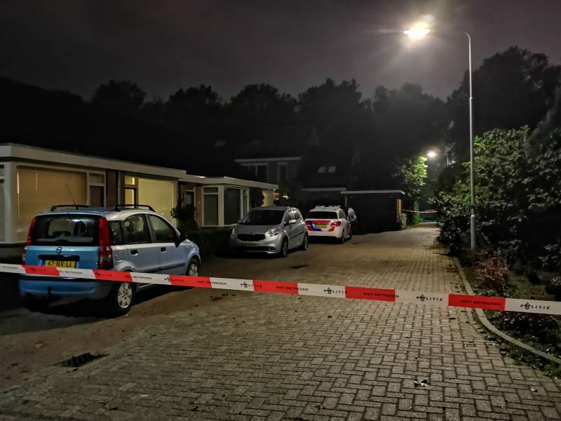 Overleden persoon aangetroffen, politie doet onderzoek