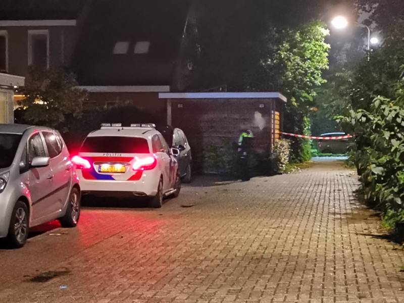 Overleden persoon aangetroffen, politie doet onderzoek