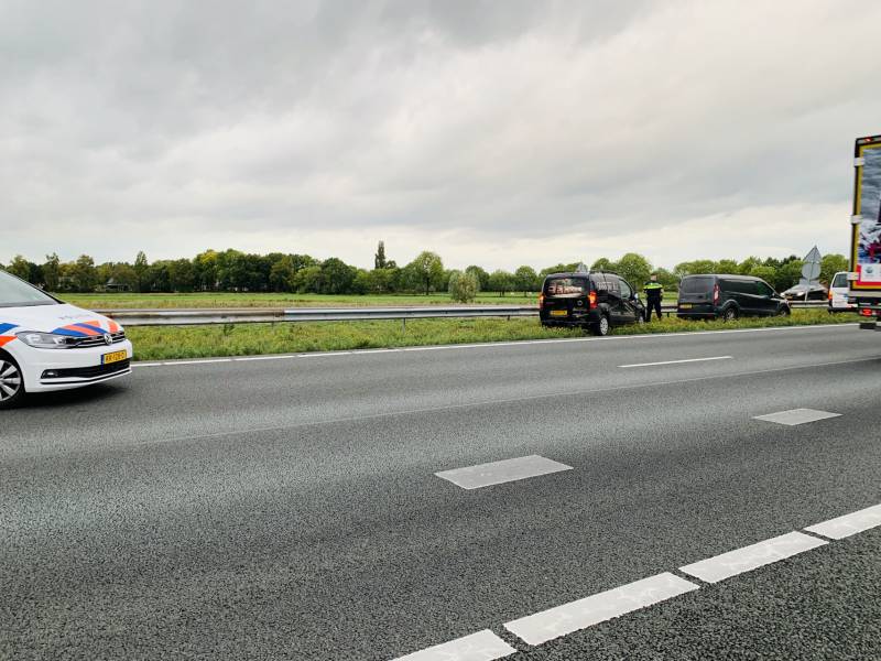 Drie voertuigen betrokken bij kop-staart botsing