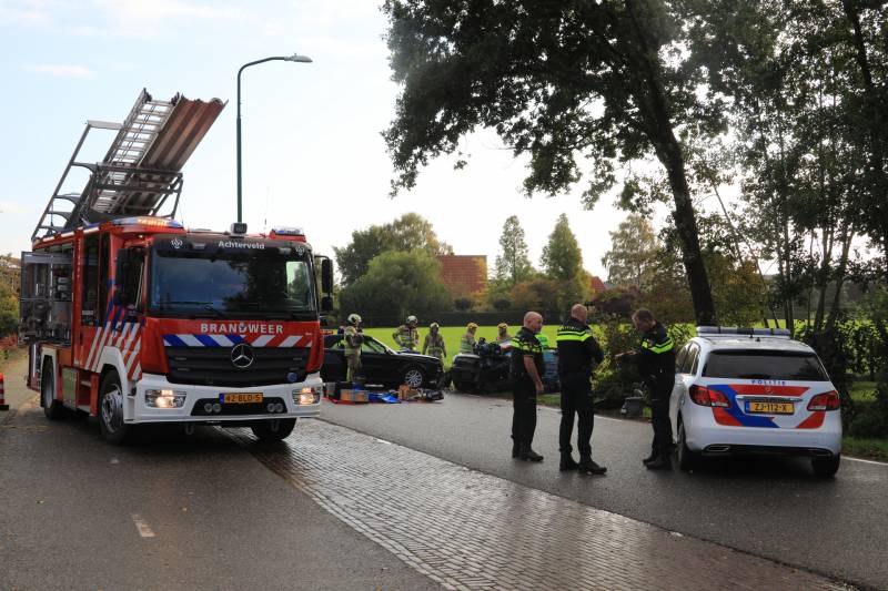 Vrouw bekneld bij frontale aanrijding