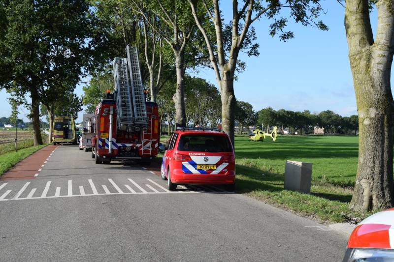 Bestuurder bestelbus overleden bij ongeval tegen boom