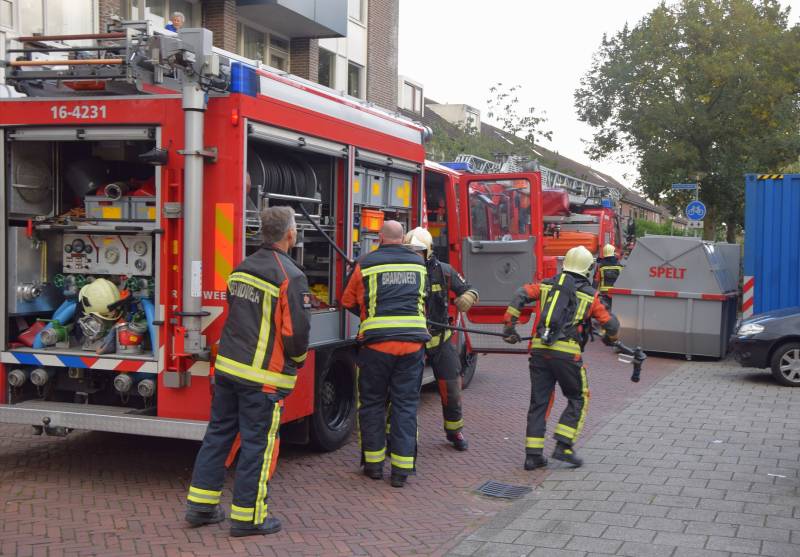 Werklieden ontdekken flinke zolderbrand in woning