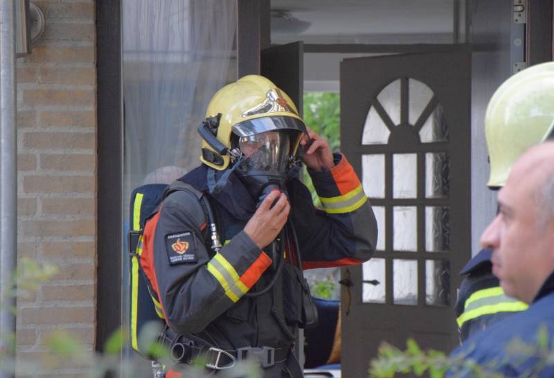 Werklieden ontdekken flinke zolderbrand in woning