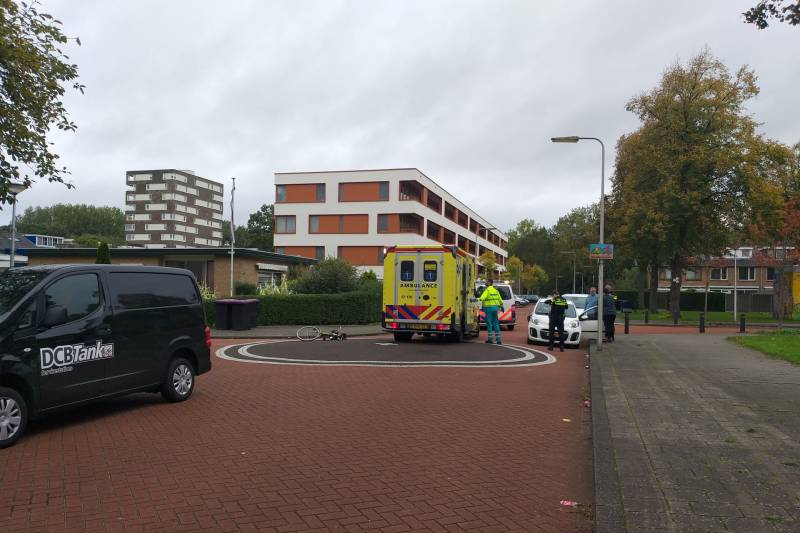Man op fiets in Hoogwerf aangereden door auto