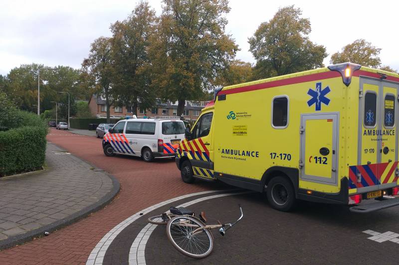 Man op fiets in Hoogwerf aangereden door auto