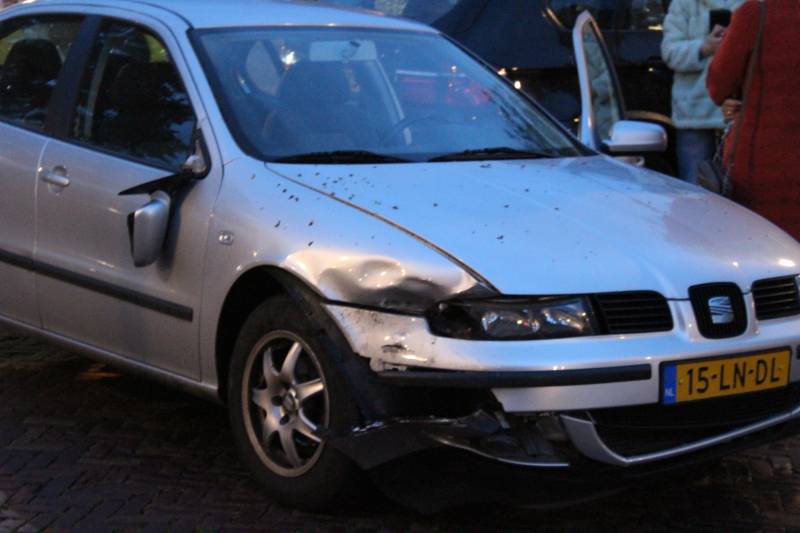 Bestuurder snorfiets gewond na aanrijding met auto