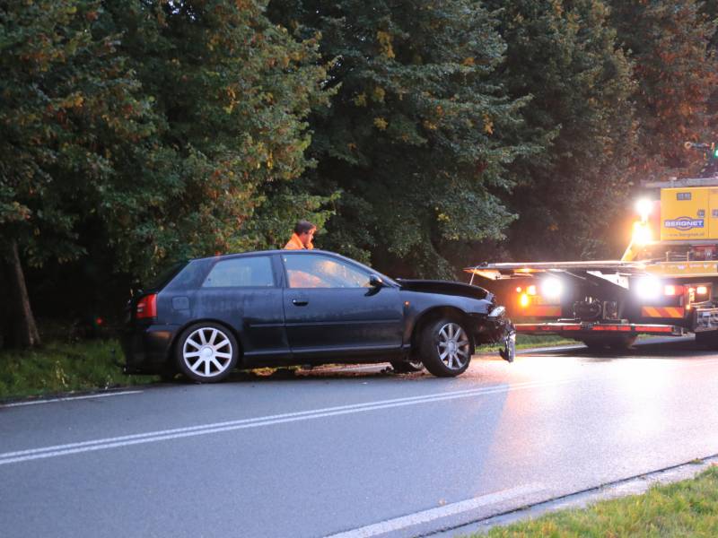 Wederom auto uit beruchte bocht gevlogen