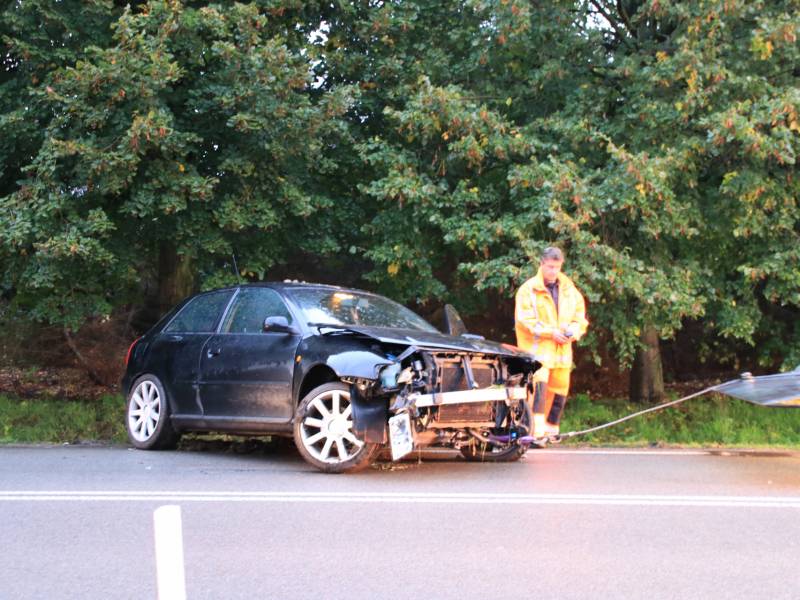 Wederom auto uit beruchte bocht gevlogen