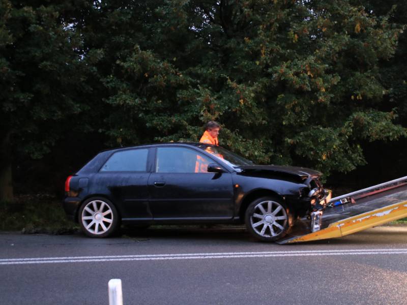 Wederom auto uit beruchte bocht gevlogen