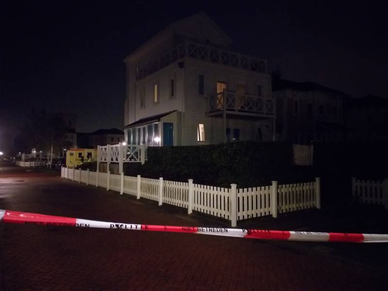 Dode op vakantiepark, politie doet onderzoek