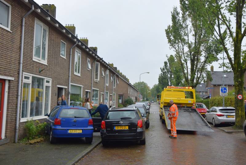 Automobilist belandt in voortuin