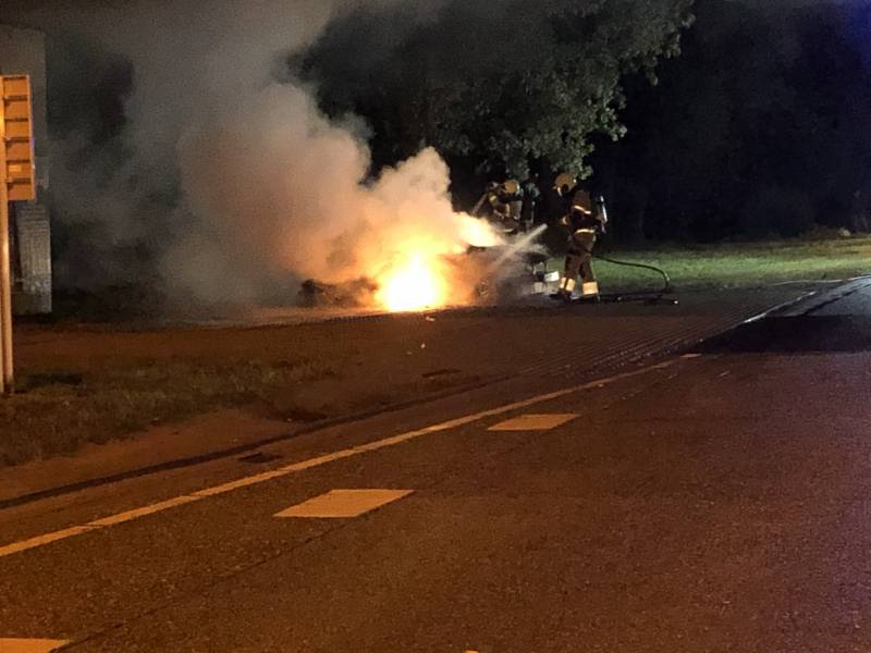Auto gaat in vlammen op