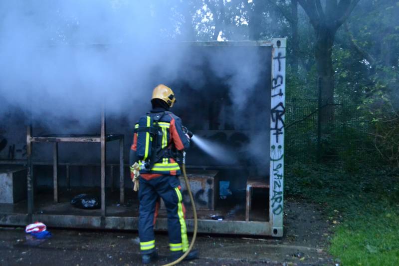 Afval brand in jongeren container