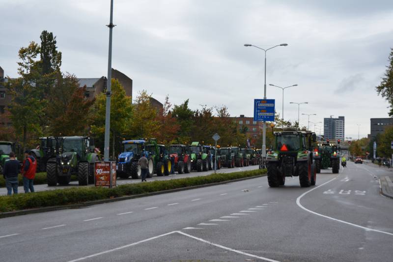 Boeren arriveren bij Provinciehuis Maastricht