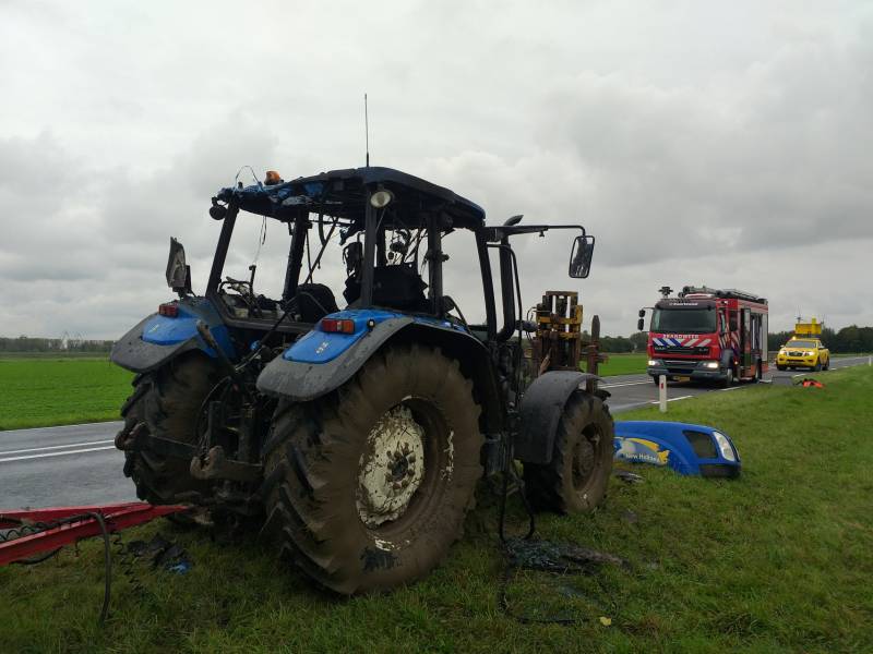 Tractor brandt volledig uit