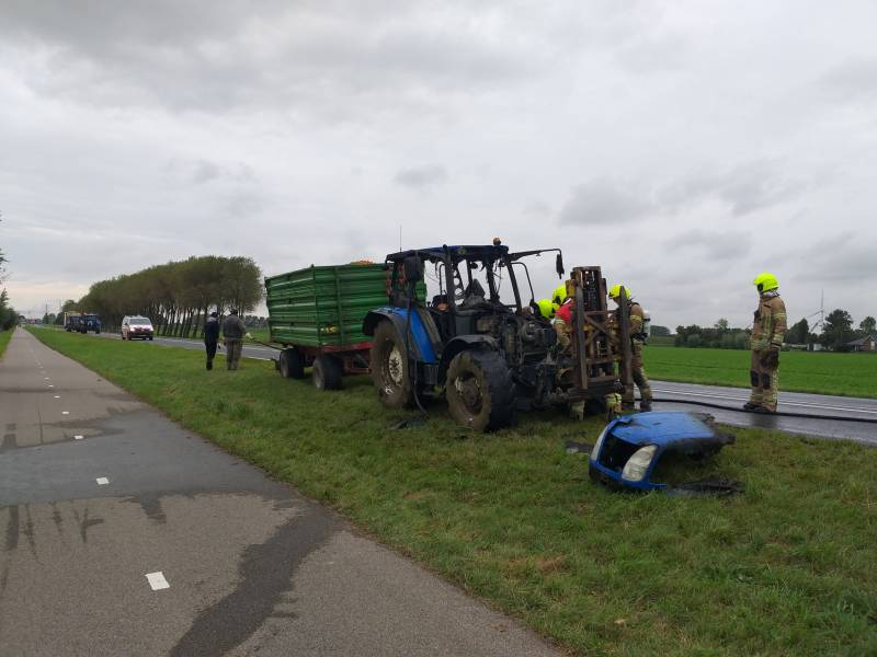 Tractor brandt volledig uit