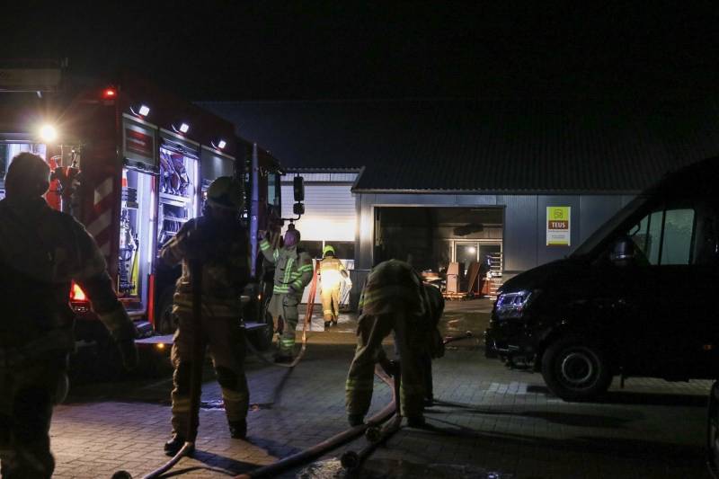Brand bij houtbewerkingsbedrijf door broei