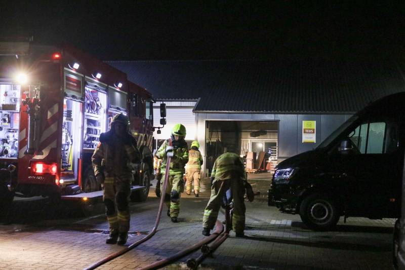 Brand bij houtbewerkingsbedrijf door broei