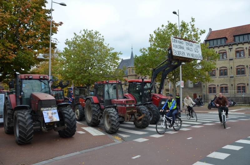 Honderden boeren bij spoeddebat in Provinciehuis