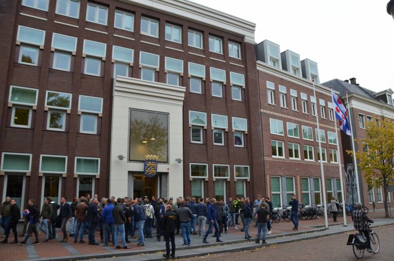 Honderden boeren bij spoeddebat in Provinciehuis