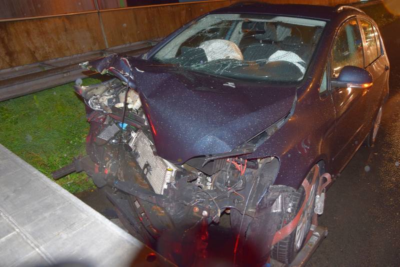 Tractor op zijn kant na aanrijding