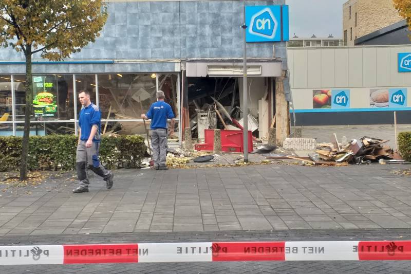 Gevel Albert Heijn weggeblazen bij plofkraak