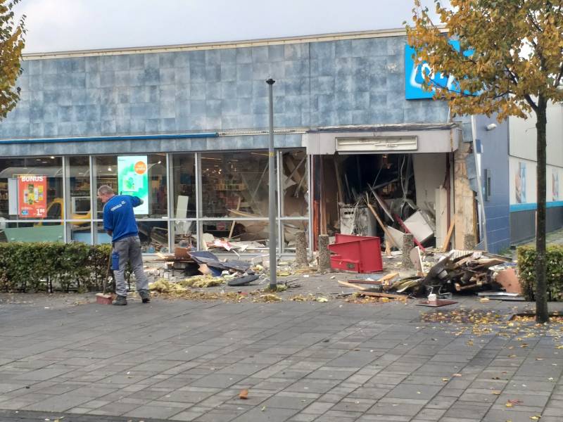 Gevel Albert Heijn weggeblazen bij plofkraak