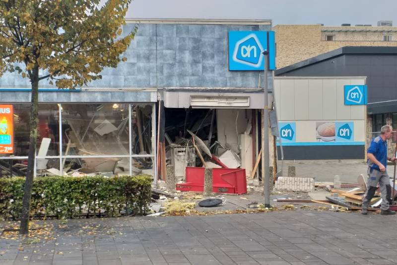 Gevel Albert Heijn weggeblazen bij plofkraak
