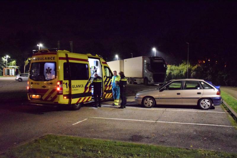 Bestuurder gewond na aanrijding; dader gevlucht