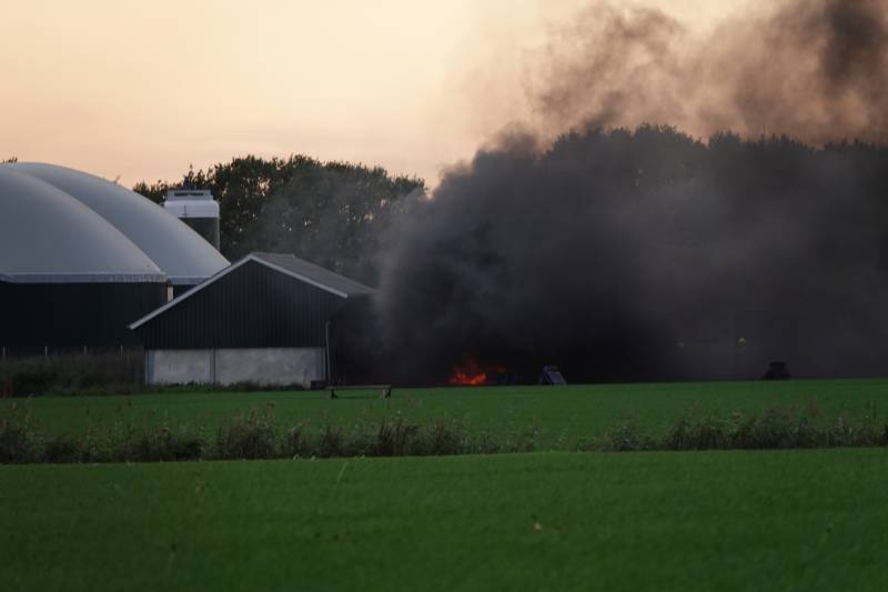 Tractor gaat in vlammen op