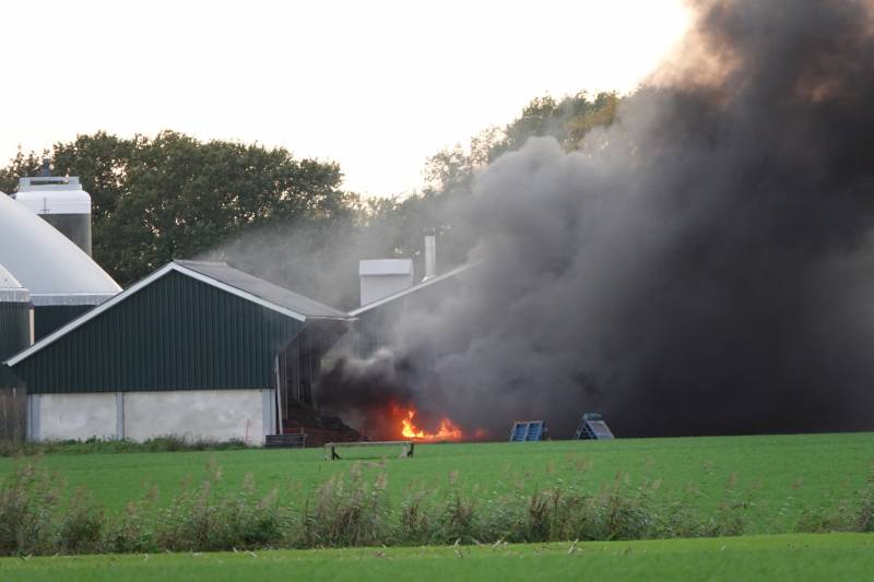 Tractor gaat in vlammen op