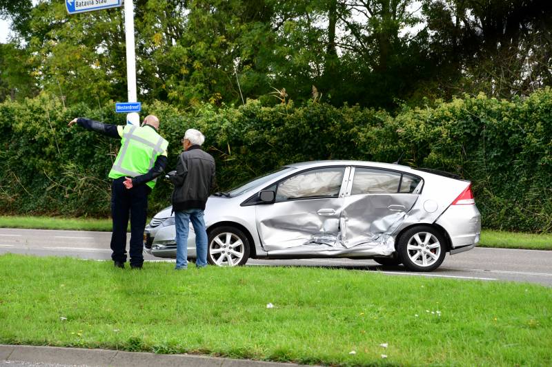 Gewonde en flinke schade na botsing