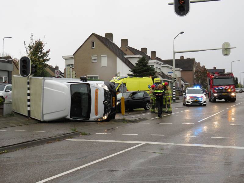 Gewonden bij ongeval tussen auto en vrachtwagen