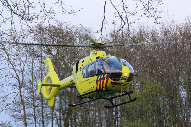 Update: #Amsterdam Telefoon kopen loopt uit op steekpartij, jongen (15) uit Winschoten gewond Gravestein Amsterdam.