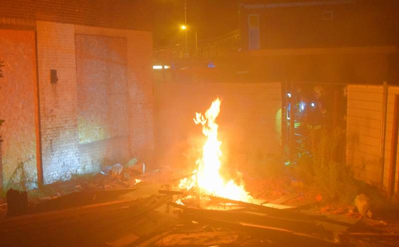 Brand in puinhoop op bouwplaats