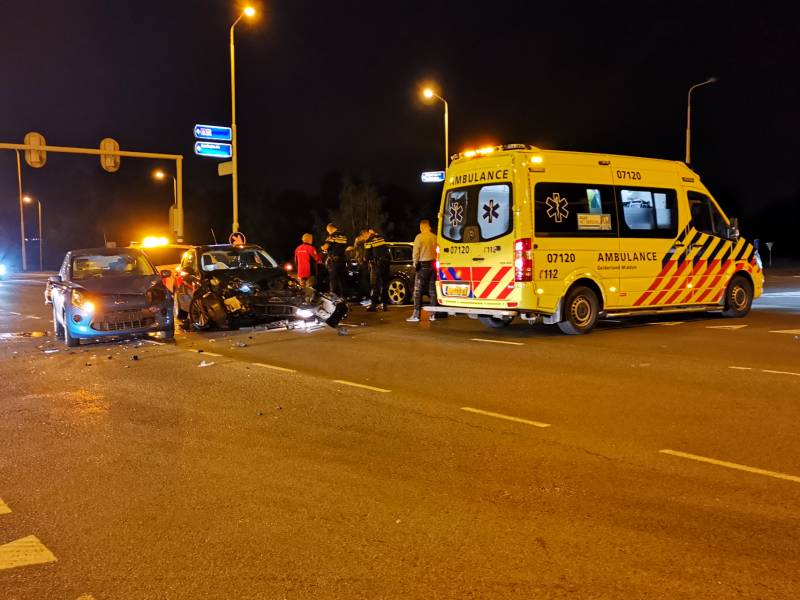 Flinke schade na botsing op kruising