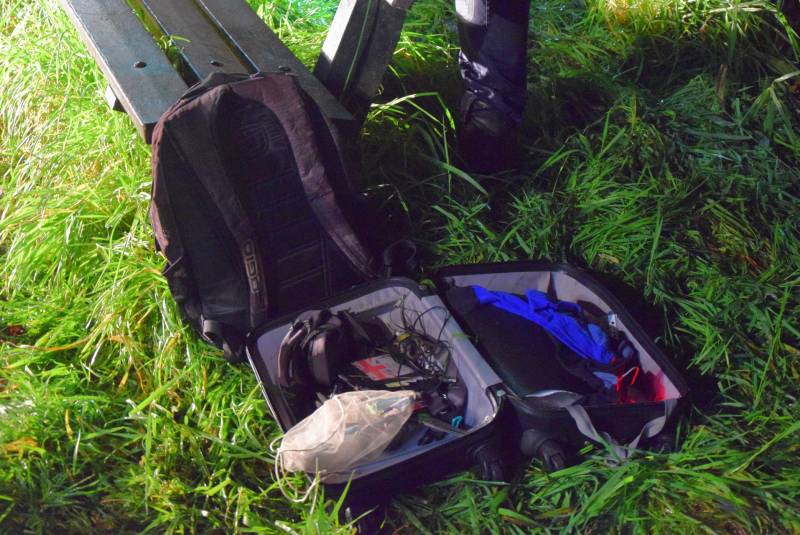 Zoektocht na vinden van fiets en persoonlijke spullen langs waterkant