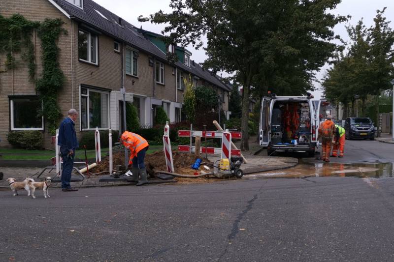 Straat blank bij waterlekkage