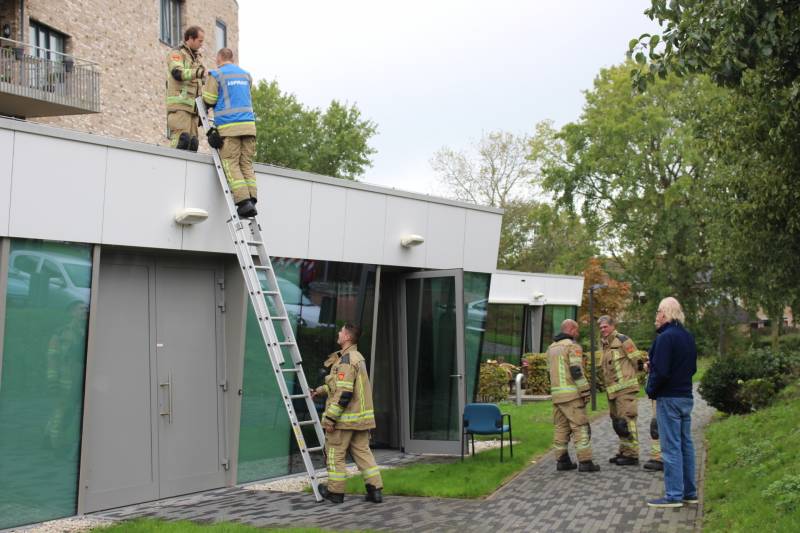 Brandweer verricht metingen naar vreemde lucht in verzorgingstehuis