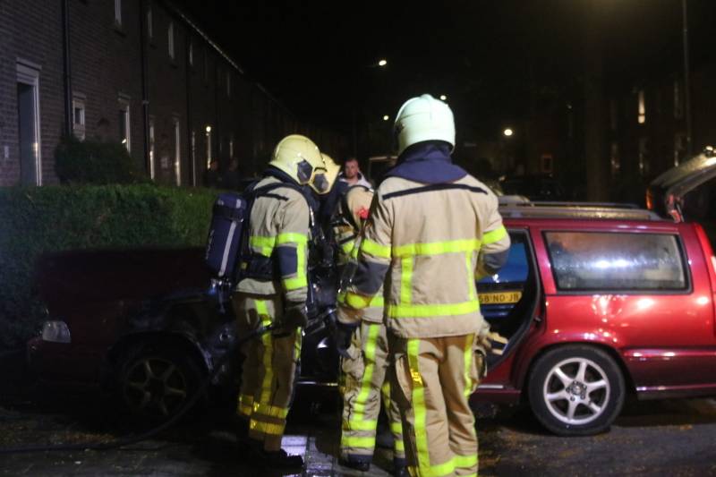 Auto flink beschadigd na brand in motorruim
